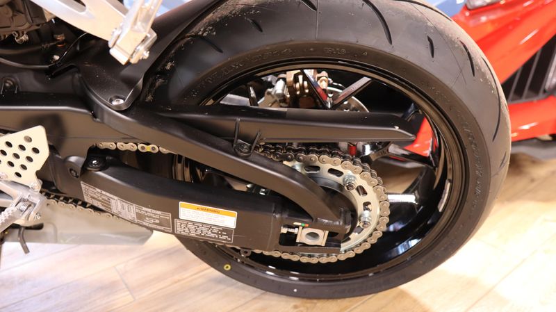 2025 Honda CBR600RR ABS DEEP PEARL GRAY Image 10
