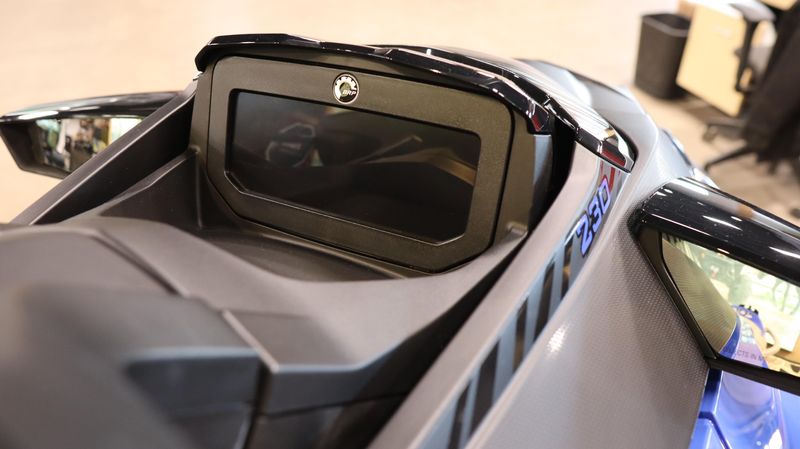 2025 SEADOO WAKE PRO 230 WITH SOUND SYSTEM IDF SAND AND DAZZLING BLUE Image 15