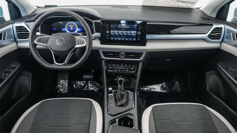New 2025 Volkswagen Taos 1.5T SEImage 13