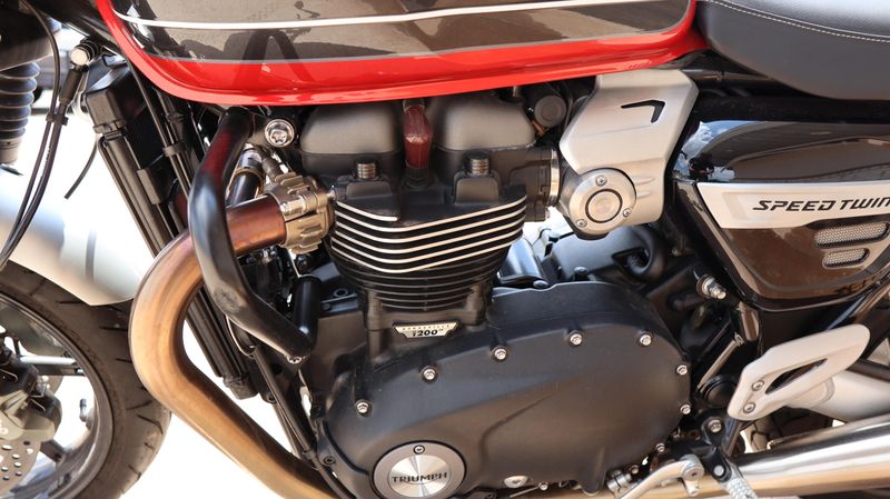 2020 Triumph Speed Twin 1200 Base Image 12