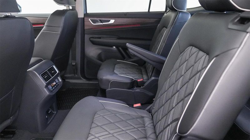 2025 Volkswagen Atlas 2.0T SEL Premium R-LineImage 19