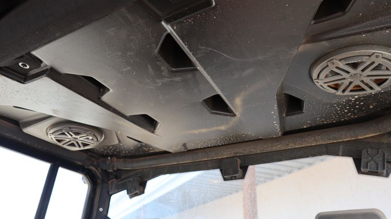 2023 Can-Am SSV DEF MAX TEX CAB 65 HD10 BK 23 Limited HD10 Image 11