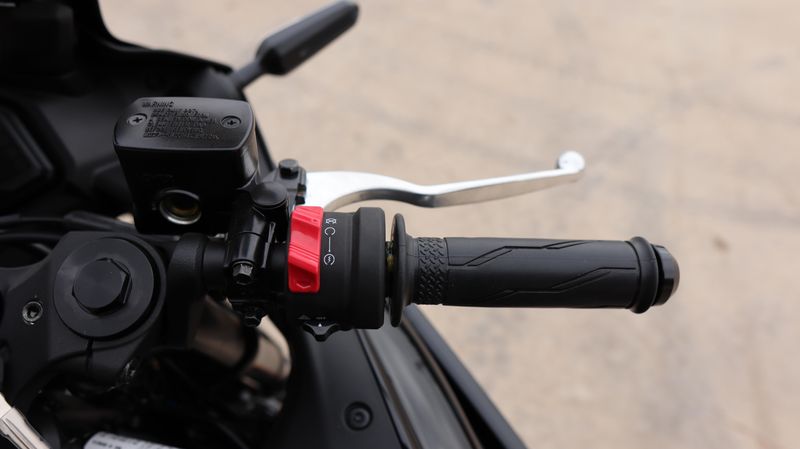 NEW 2026 YAMAHA YZFR3 ABS Image 9