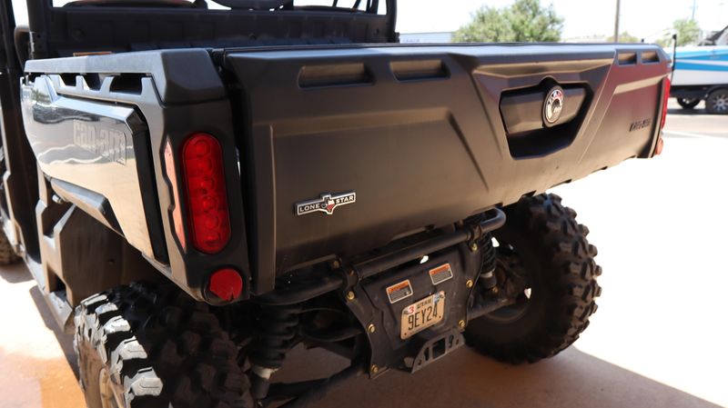 2024 Can-Am DEFENDER MAX LONE STAR EDITION TRIPLE BLACK Image 12