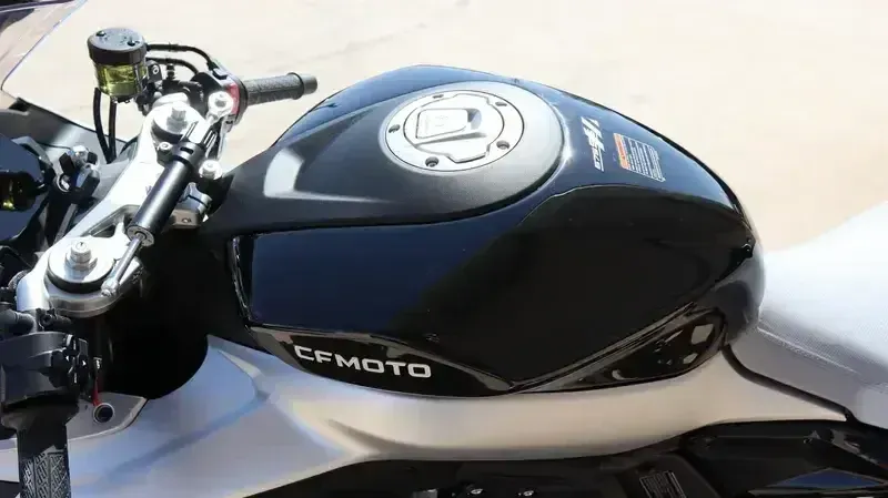 2025 CFMOTO 675SS NEBULA BLACK Image 6