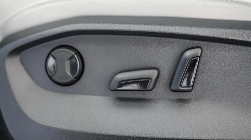 New 2025 Volkswagen Taos 1.5T SEImage 22