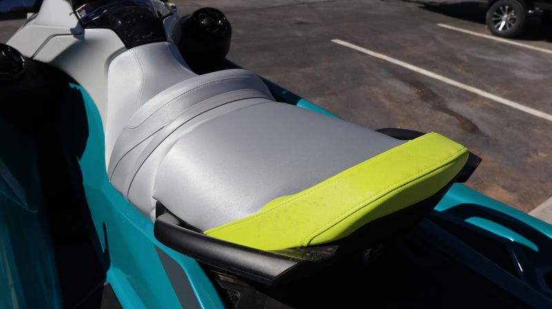 2025 SEADOO GTI SE 130 WITH SOUND SYSTEM IDF TEAL BLUE AND MANTA GREEN Image 8