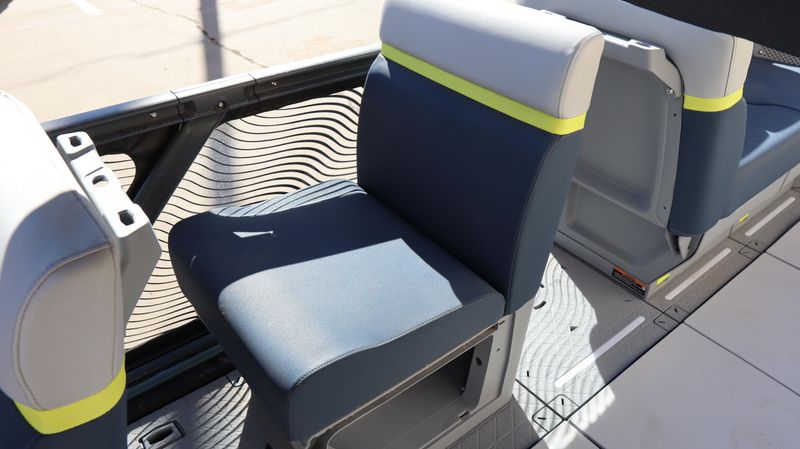 2025 SEADOO SWITCH CRUISE LIMITED 21 230HP PAINTED TRAILER HARBOR BLUE Image 20
