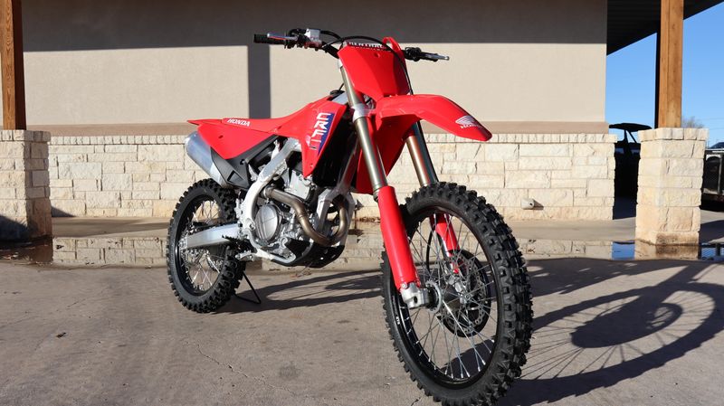 2025 Honda CRF250R REDImage 1