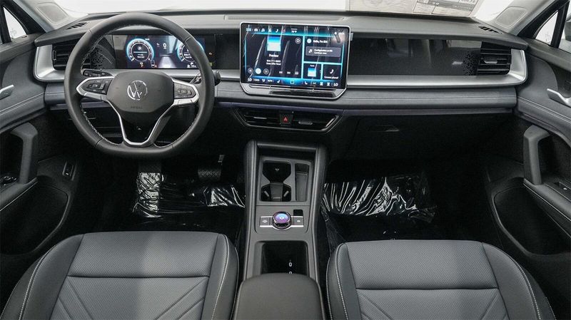New 2025 Volkswagen Tiguan 2.0T SEImage 13
