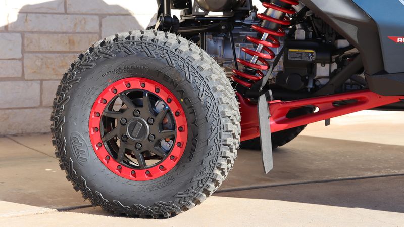 2025 Can-Am MAVERICK R MAX X RS WITH SMARTSHOX 999T DCT DUSTY NAVY AND LEGION RED Image 7