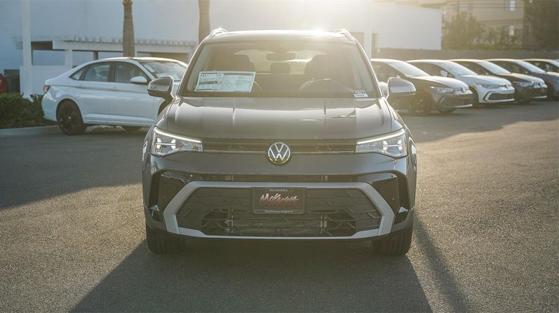 2025 Volkswagen Taos 1.5T SEImage 2