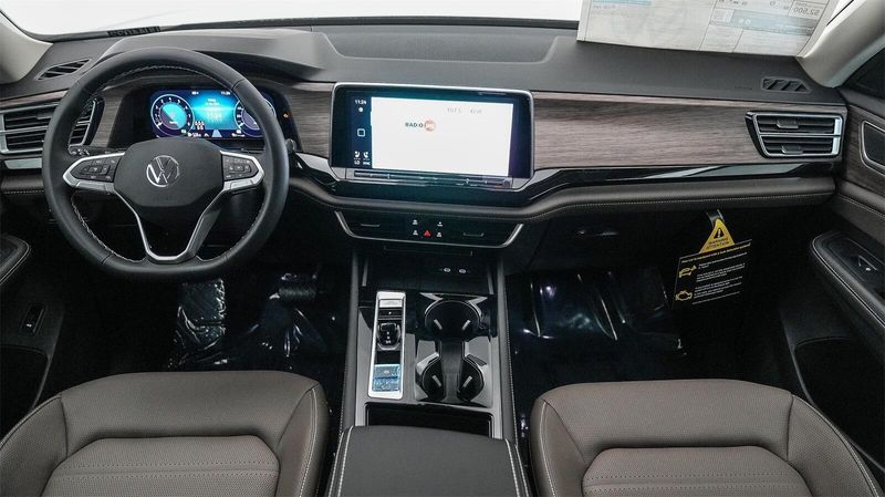 New 2025 Volkswagen Atlas 2.0T SELImage 13