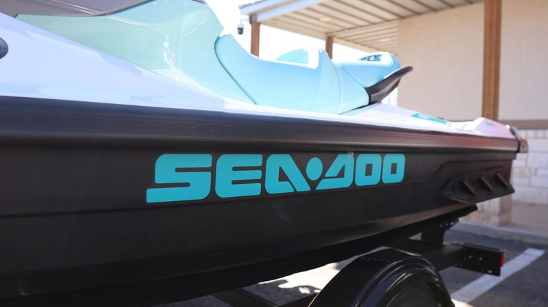 2025 SEADOO GTI WHITE AND NEO MINT Image 3