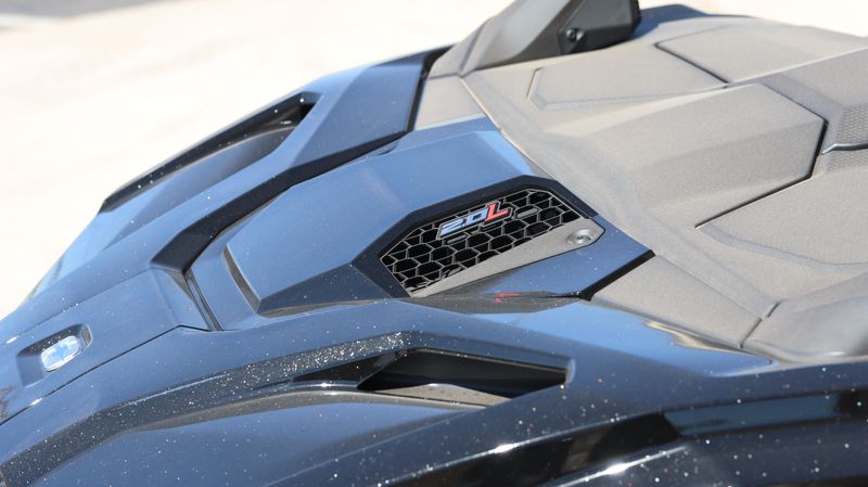 2025 Polaris RZR PRO R ULTIMATE BLACK CRYSTAL AND SHADOW BRONZE Image 17