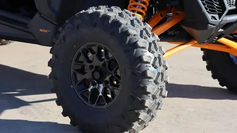 New 2025 Can-Am MAVERICK X3 MAX DS TURBO SCANDI BLUE AND ORANGE CRUSH Image 14
