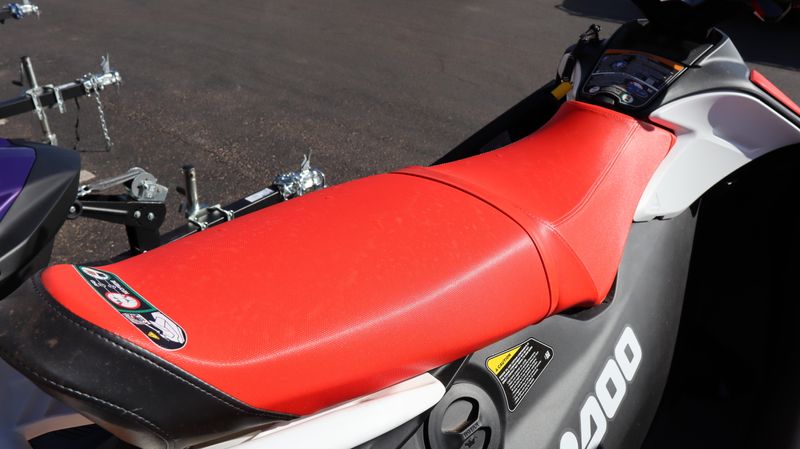 2025 SEADOO SPARK FOR 3 CONVENIENCE PACKAGE WITH SOUND SYSTEM SUNRISE ORANGE AND DRAGON RED Image 7