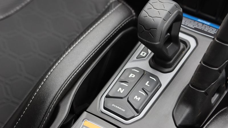 NEW 2026 CAN-AM MAVERICK R MAX X RS 999T DCT Image 8