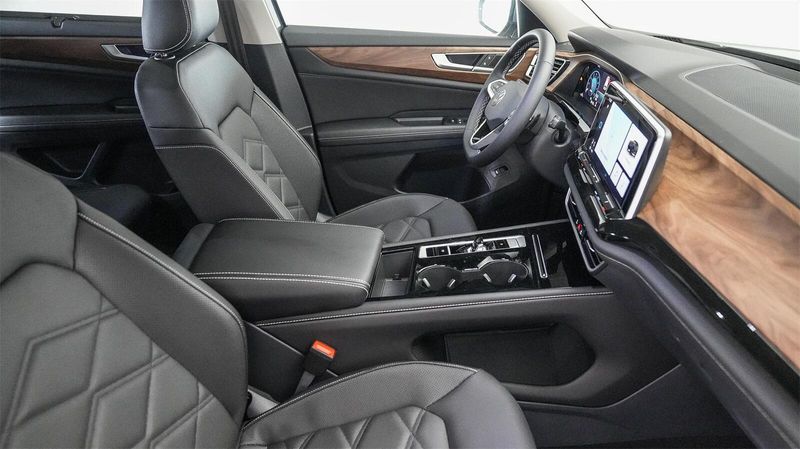 New 2025 Volkswagen Atlas 2.0T SE w/TechnologyImage 17