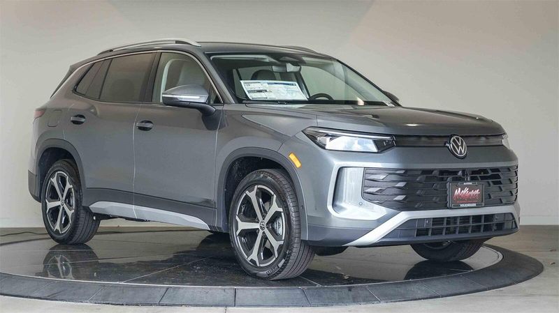 New 2025 Volkswagen Tiguan 2.0T SEImage 5