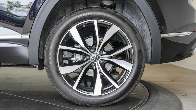 New 2025 Volkswagen Atlas Cross Sport 2.0T SEL Premium R-LineImage 9