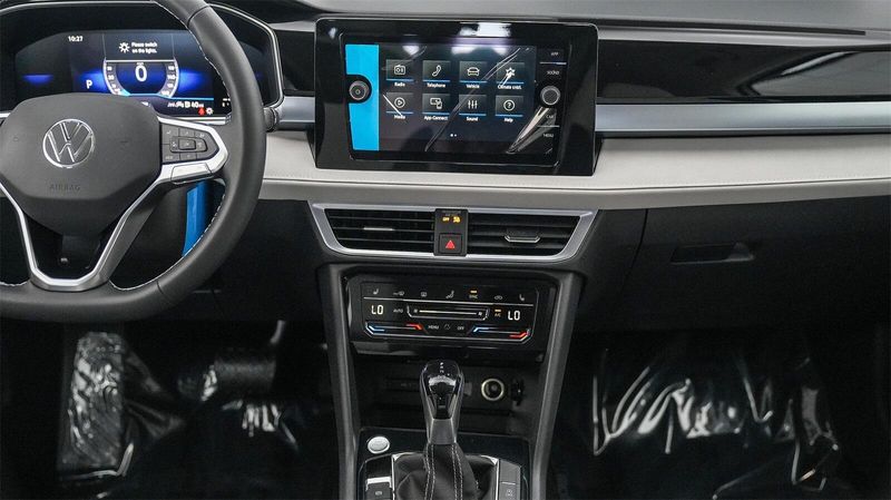 New 2025 Volkswagen Taos 1.5T SEImage 14