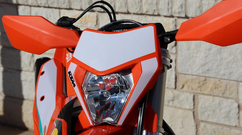 2025 KTM 300 XCW CHAMPION EDITION Image 9