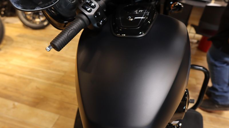 2025 Indian Motorcycle CHIEFTAIN POWERPLUS DARK HORSE WITH RIDER ASSIST AND POWERBAND AUDIO Image 12
