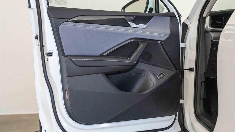 New 2025 Volkswagen Tiguan 2.0T SEImage 21