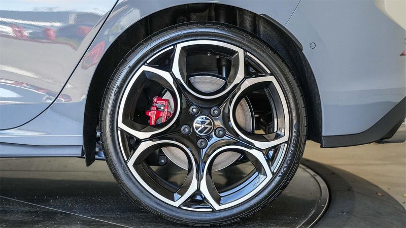 New 2025 Volkswagen Golf GTI AutobahnImage 9