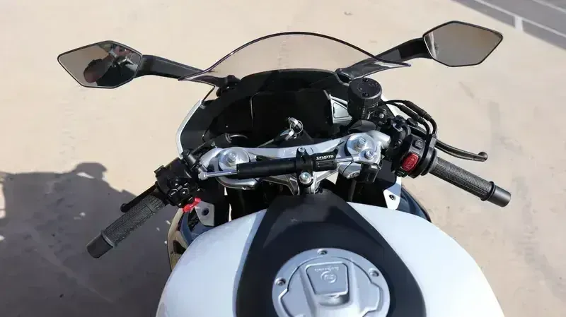 2025 CFMOTO 675SS NEBULA WHITE Image 18