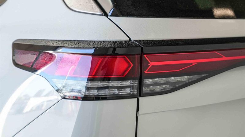 New 2025 Volkswagen Tiguan 2.0T SEImage 8