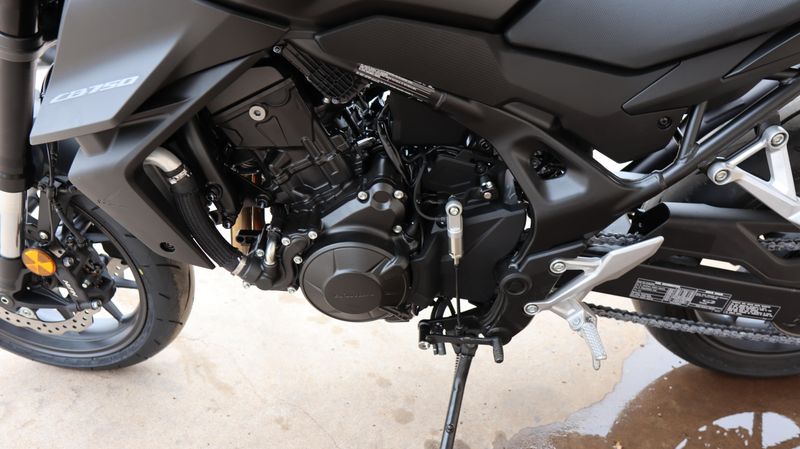 2025 Honda CB750 HORNET Image 11