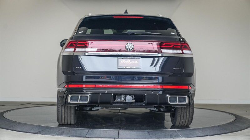 New 2025 Volkswagen Atlas Cross Sport 2.0T SEL Premium R-LineImage 3
