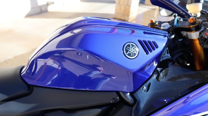 2025 Yamaha YZFR7 TEAM BLUE Image 13