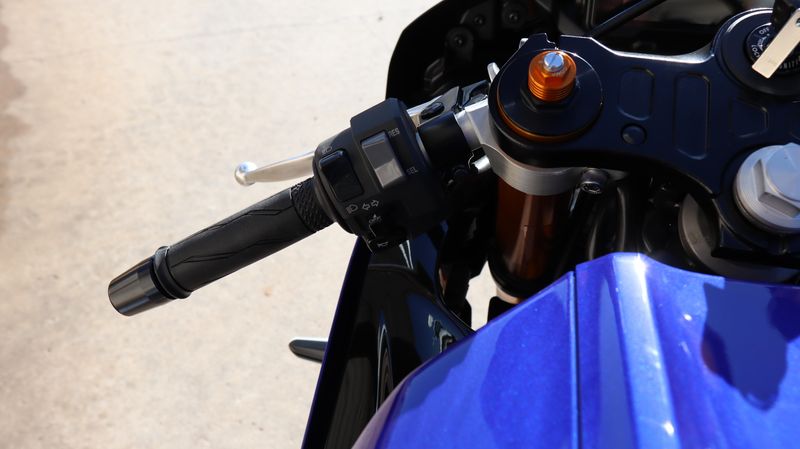 2025 Yamaha YZFR7 TEAM BLUE Image 6