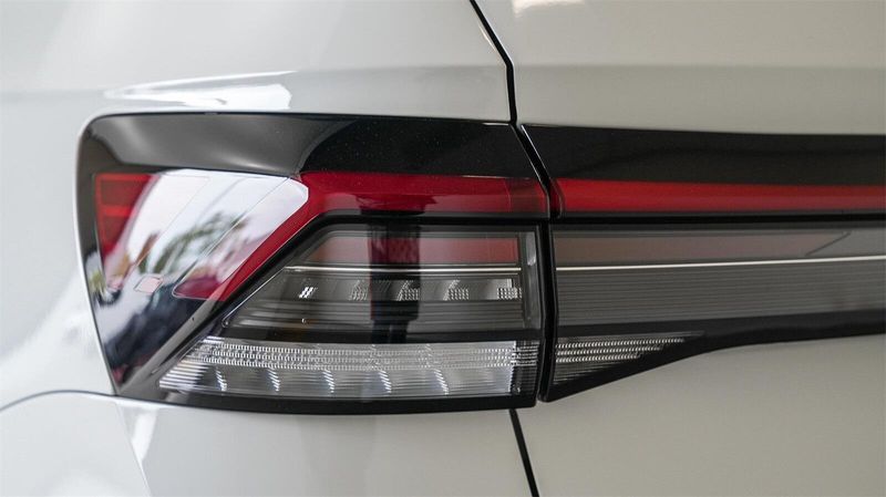 New 2025 Volkswagen Taos 1.5T SEImage 8