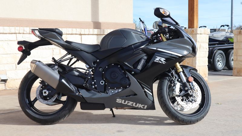 2025 Suzuki GSXR600 SOLID IRON GRAY AND GLASS SPARKLE BLACKImage 2