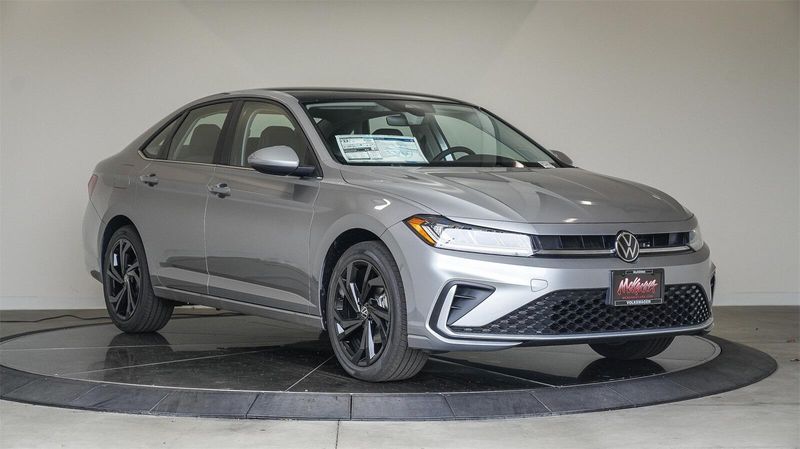 New 2025 Volkswagen Jetta 1.5T SEImage 5