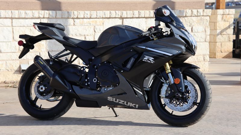 2025 Suzuki GSXR750 SOLID IRON GRAY AND GLASS SPARKLE BLACKImage 2