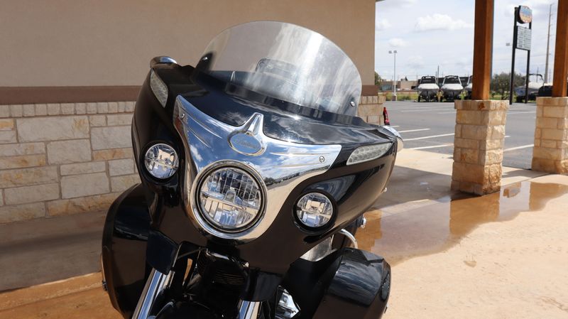 2015 Indian Motorcycle ROADMASTER THUNDER BLACK CAL Base Image 2