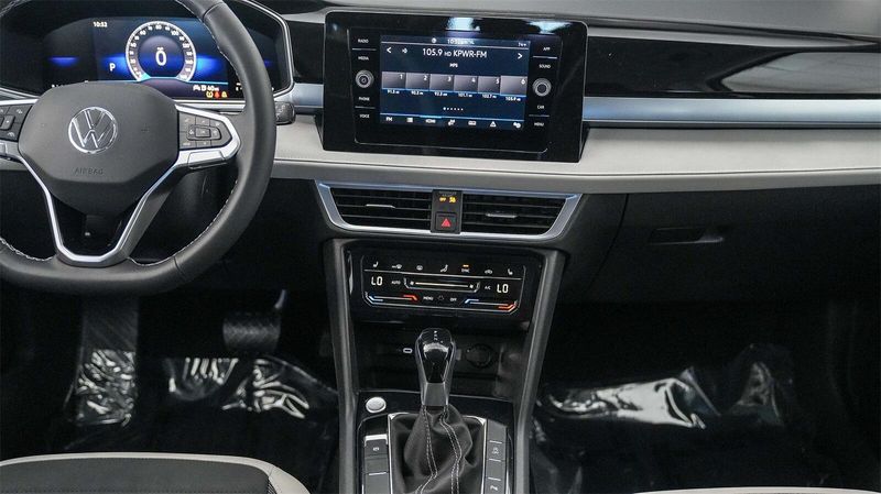 New 2025 Volkswagen Taos 1.5T SEImage 14