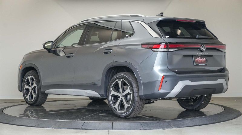 New 2025 Volkswagen Tiguan 2.0T SEImage 2