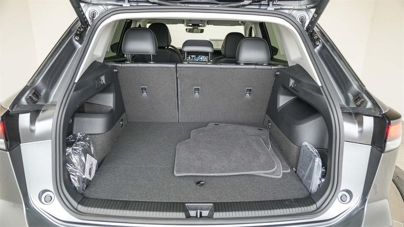 New 2025 Volkswagen Tiguan 2.0T SEImage 11