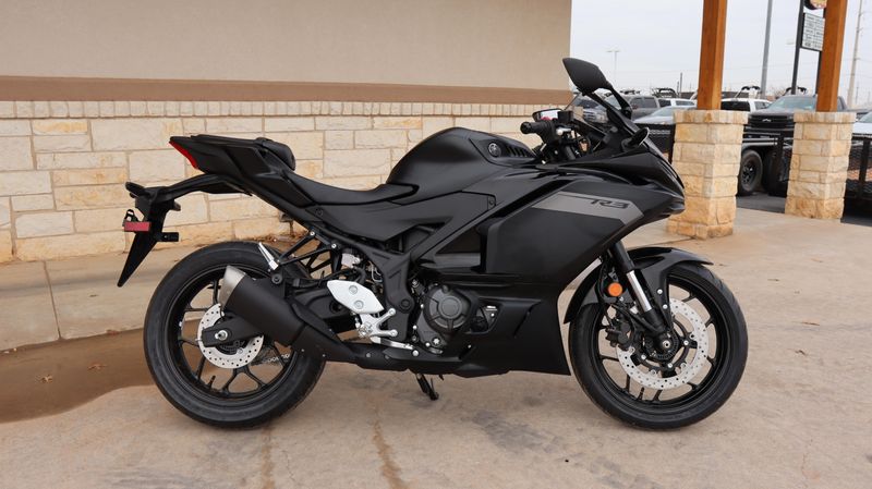 2025 Yamaha YZFR3 ABS MATTE STEALTH BLACKImage 2