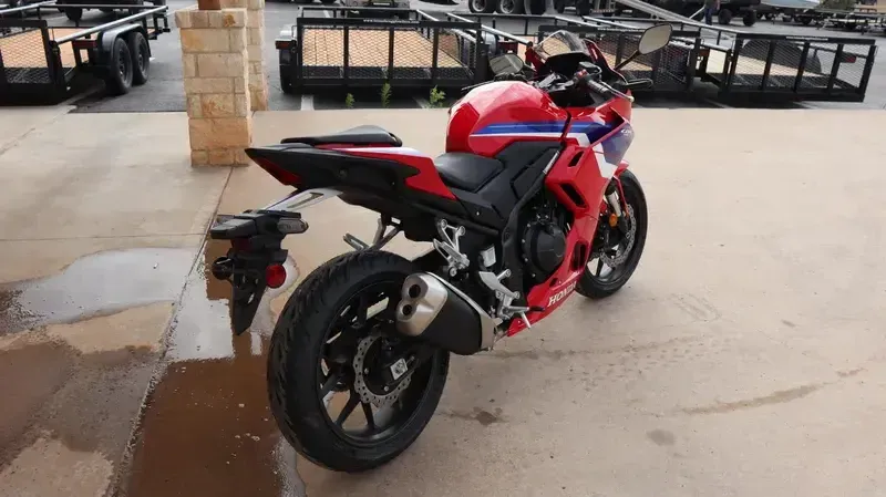 NEW 2025 HONDA CBR500R ABS Image 4