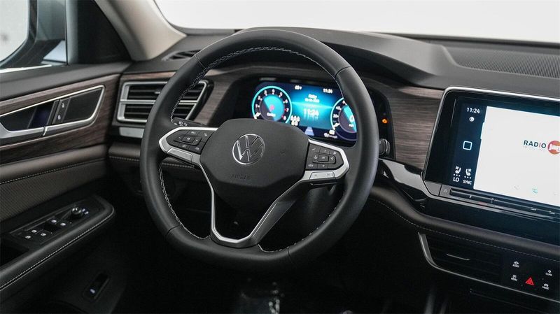 New 2025 Volkswagen Atlas 2.0T SELImage 16