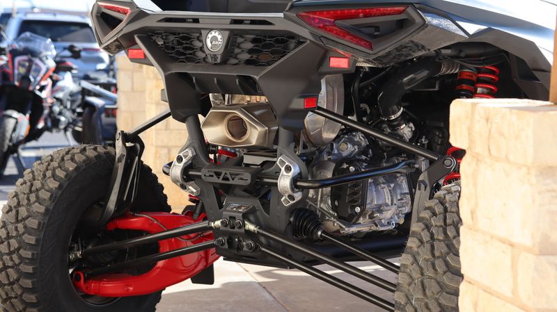 2025 Can-Am MAVERICK R MAX X RS WITH SMARTSHOX 999T DCT DUSTY NAVY AND LEGION RED Image 10