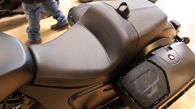 2025 Indian Motorcycle CHIEFTAIN POWERPLUS DARK HORSE WITH RIDER ASSIST AND POWERBAND AUDIO Image 13