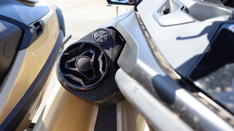 2025 SEADOO RXTX 325 WITH SOUND SYSTEM METALLIC TAN AND LAVA RED Image 11